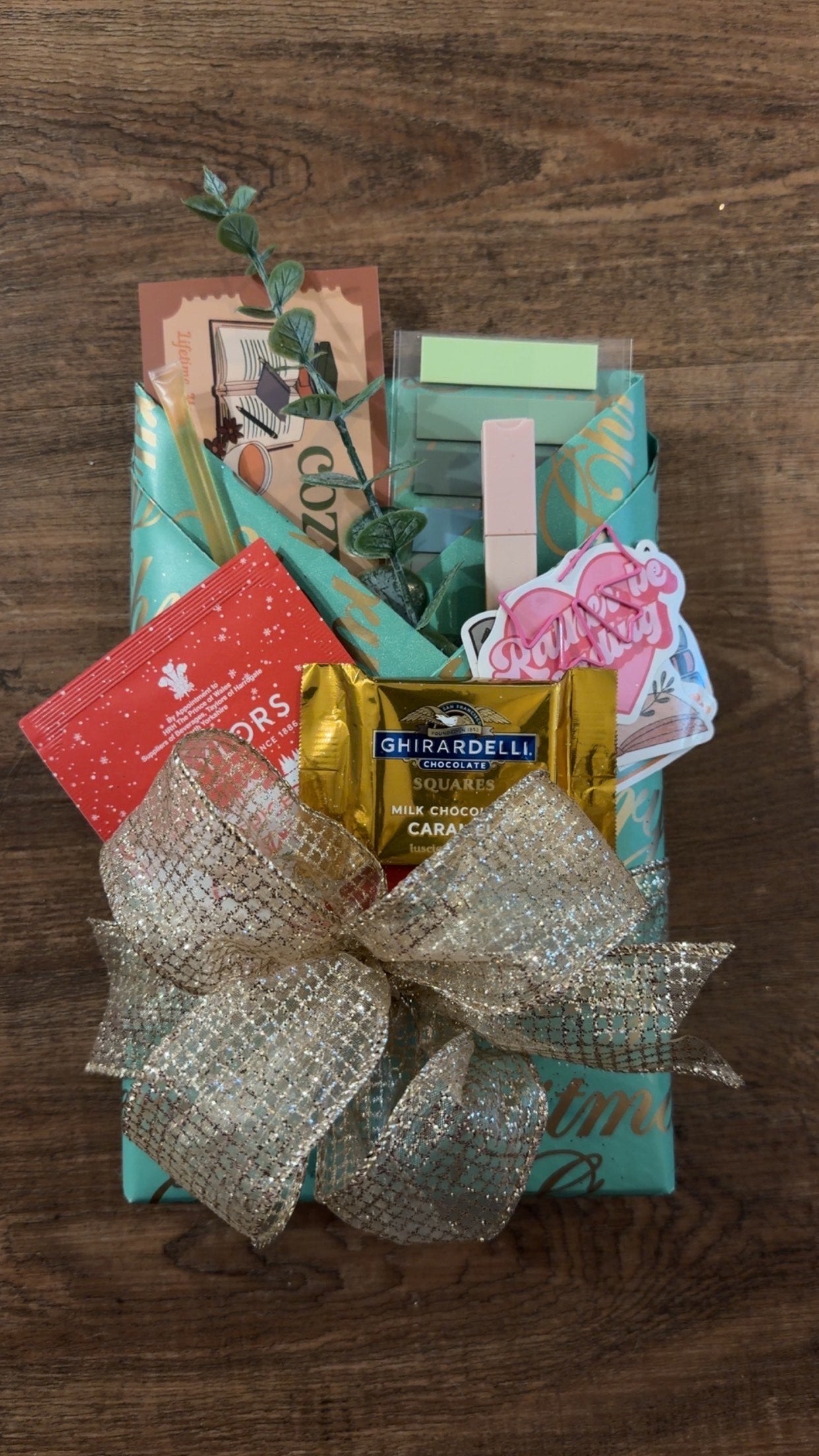 Christmas Edition - Blind date with a Book!